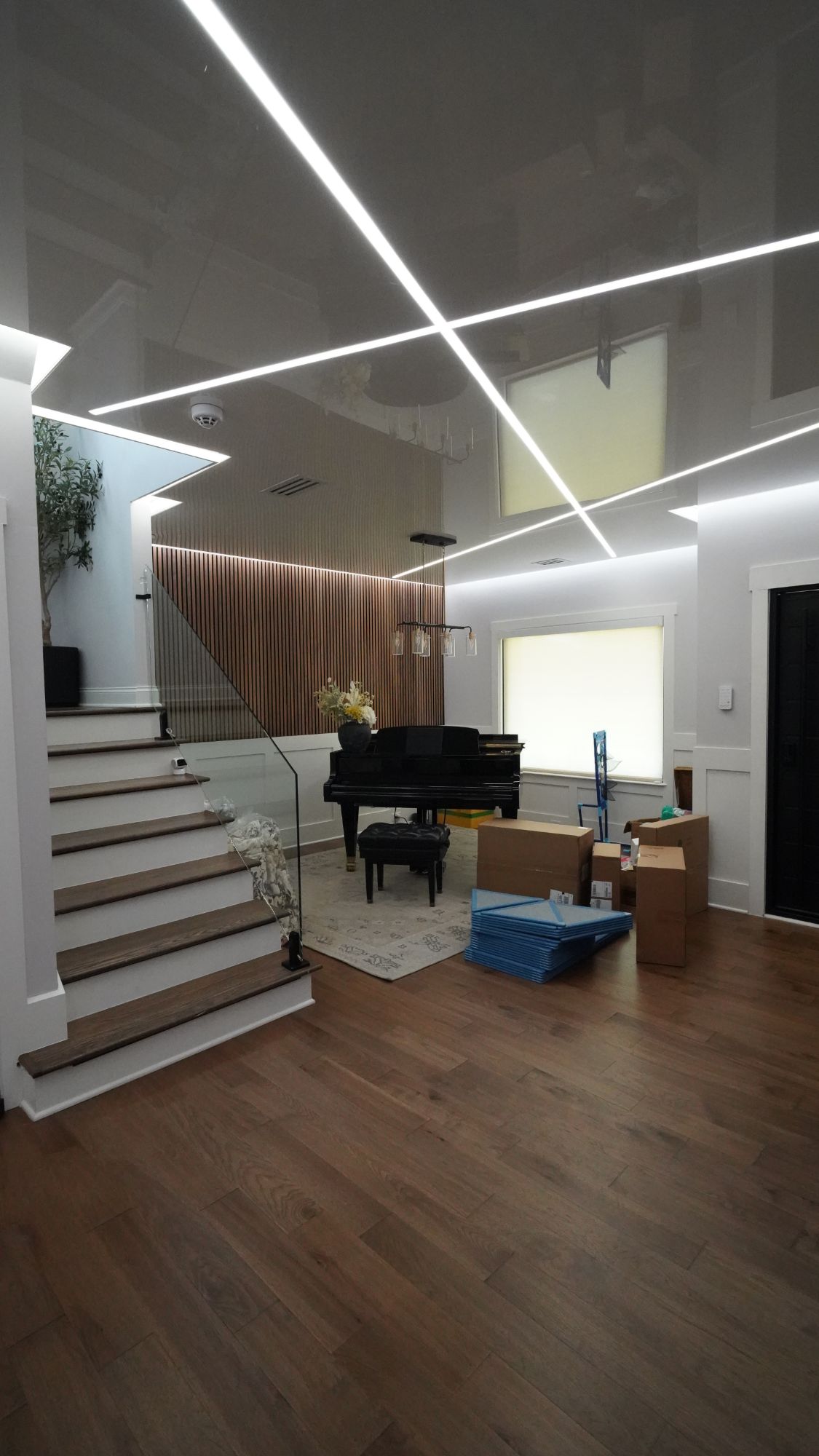 Glossy White Stretch Ceiling With LEDS
